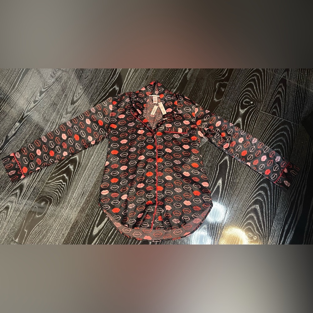 Victoria's Secret Black and Red Lip Print Men's Shirt